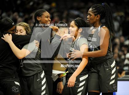 Thumbnail 1 in Pinewood vs. Sierra Canyon (CIF State Open Division Final) photogallery.