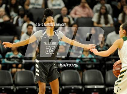 Thumbnail 1 in Pinewood vs. Sierra Canyon (CIF State Open Division Final) photogallery.
