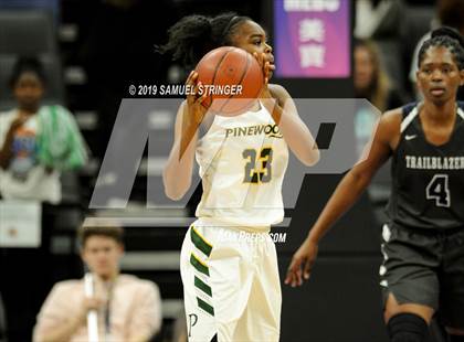 Thumbnail 2 in Pinewood vs. Sierra Canyon (CIF State Open Division Final) photogallery.