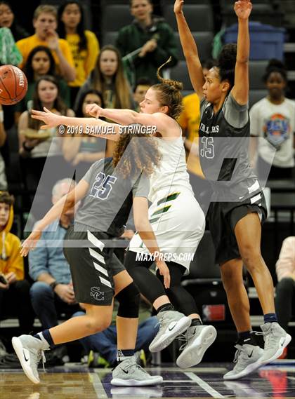 Thumbnail 3 in Pinewood vs. Sierra Canyon (CIF State Open Division Final) photogallery.