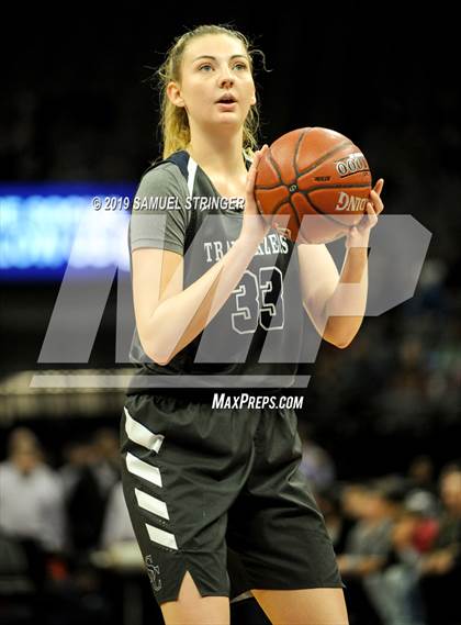 Thumbnail 3 in Pinewood vs. Sierra Canyon (CIF State Open Division Final) photogallery.