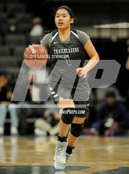 Thumbnail 1 in Pinewood vs. Sierra Canyon (CIF State Open Division Final) photogallery.