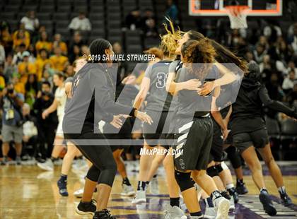 Thumbnail 2 in Pinewood vs. Sierra Canyon (CIF State Open Division Final) photogallery.