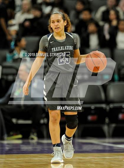 Thumbnail 2 in Pinewood vs. Sierra Canyon (CIF State Open Division Final) photogallery.