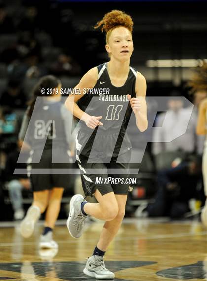 Thumbnail 2 in Pinewood vs. Sierra Canyon (CIF State Open Division Final) photogallery.