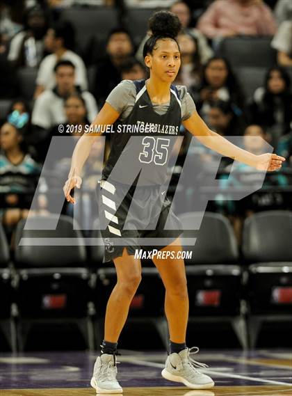Thumbnail 3 in Pinewood vs. Sierra Canyon (CIF State Open Division Final) photogallery.