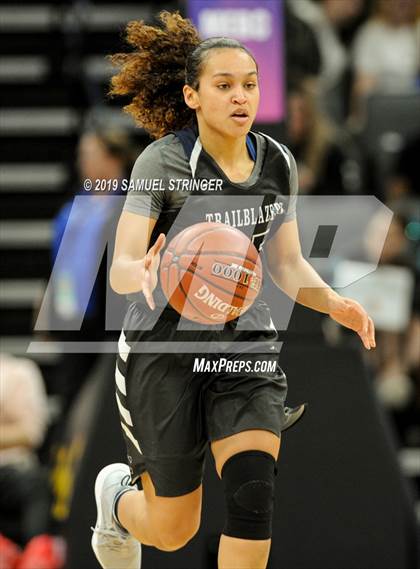 Thumbnail 1 in Pinewood vs. Sierra Canyon (CIF State Open Division Final) photogallery.