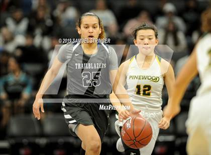 Thumbnail 2 in Pinewood vs. Sierra Canyon (CIF State Open Division Final) photogallery.