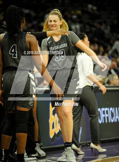 Thumbnail 2 in Pinewood vs. Sierra Canyon (CIF State Open Division Final) photogallery.