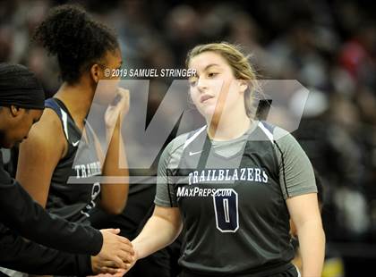 Thumbnail 2 in Pinewood vs. Sierra Canyon (CIF State Open Division Final) photogallery.