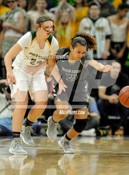 Thumbnail 2 in Pinewood vs. Sierra Canyon (CIF State Open Division Final) photogallery.