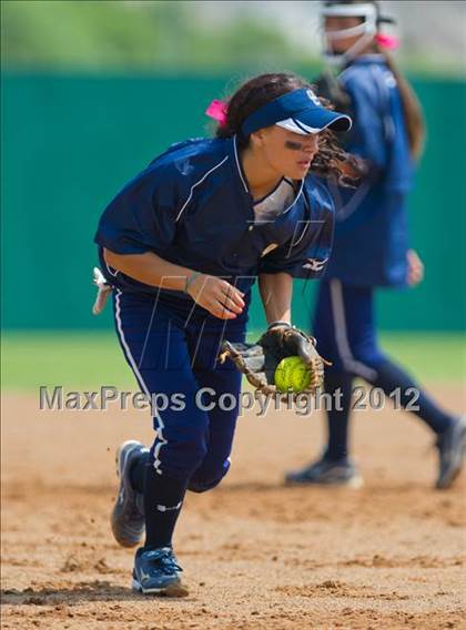 Thumbnail 2 in O'Connor vs Converse Judson (UIL Region 4 Area Playoff) photogallery.