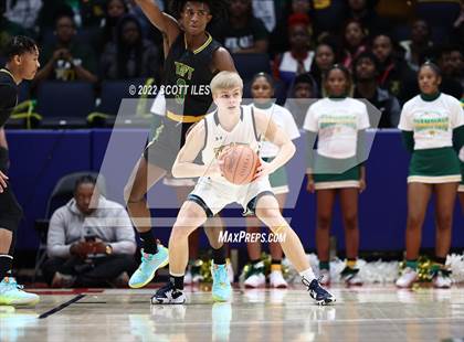 Thumbnail 3 in Taft vs. Ottawa-Glandorf (OHSAA D3 Final)  photogallery.