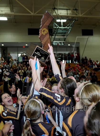 Thumbnail 1 in Parker vs. Sacred Heart Prep (CIF State D4 Final) photogallery.