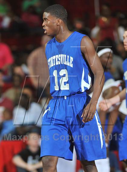 Thumbnail 1 in Webb vs. Statesville (NCHSAA 3A Final) photogallery.