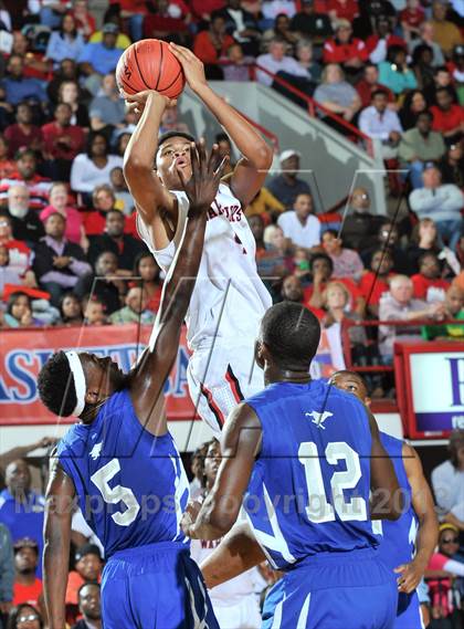 Thumbnail 1 in Webb vs. Statesville (NCHSAA 3A Final) photogallery.