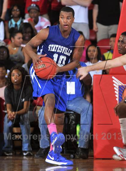 Thumbnail 1 in Webb vs. Statesville (NCHSAA 3A Final) photogallery.