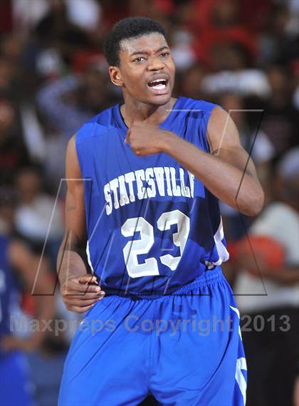 Thumbnail 1 in Webb vs. Statesville (NCHSAA 3A Final) photogallery.