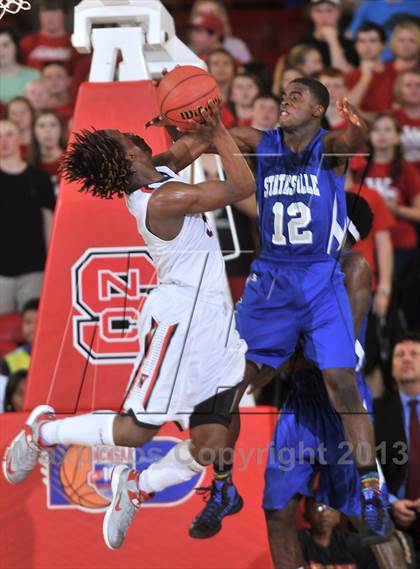 Thumbnail 3 in Webb vs. Statesville (NCHSAA 3A Final) photogallery.