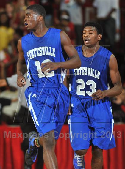 Thumbnail 2 in Webb vs. Statesville (NCHSAA 3A Final) photogallery.