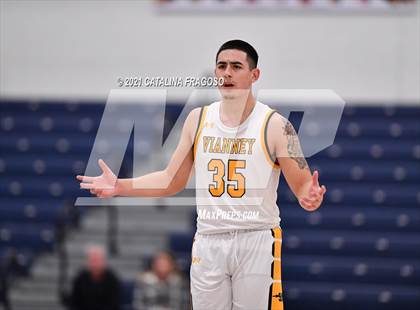 Thumbnail 1 in St. John-Vianney vs Wall (WOBM Christmas Classic) photogallery.
