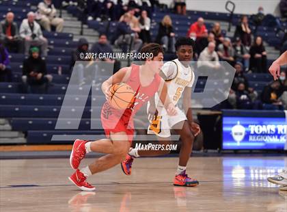 Thumbnail 1 in St. John-Vianney vs Wall (WOBM Christmas Classic) photogallery.