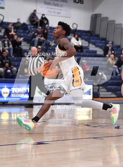 Thumbnail 2 in St. John-Vianney vs Wall (WOBM Christmas Classic) photogallery.