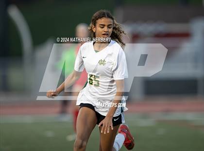 Thumbnail 2 in Mira Costa vs Redondo Union photogallery.