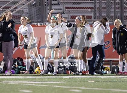 Thumbnail 2 in Mira Costa vs Redondo Union photogallery.