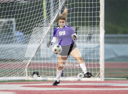 Thumbnail 2 in Mira Costa vs Redondo Union photogallery.