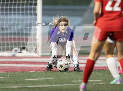 Thumbnail 2 in Mira Costa vs Redondo Union photogallery.