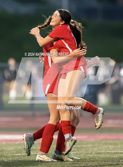 Thumbnail 1 in Mira Costa vs Redondo Union photogallery.
