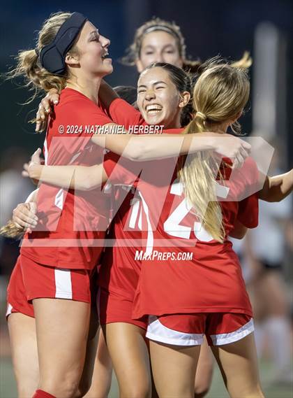 Thumbnail 2 in Mira Costa vs Redondo Union photogallery.