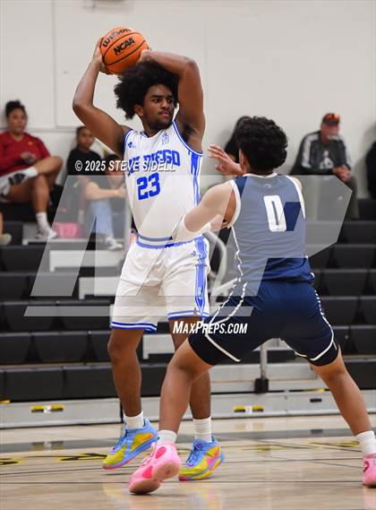 Thumbnail 2 in San Diego vs. San Marcos photogallery.