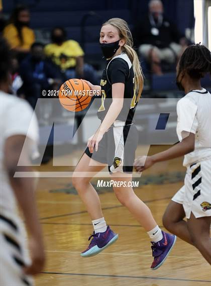 Thumbnail 2 in Shelby vs. Farmville Central (NCHSAA 2A Championship) photogallery.