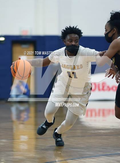 Thumbnail 2 in Shelby vs. Farmville Central (NCHSAA 2A Championship) photogallery.