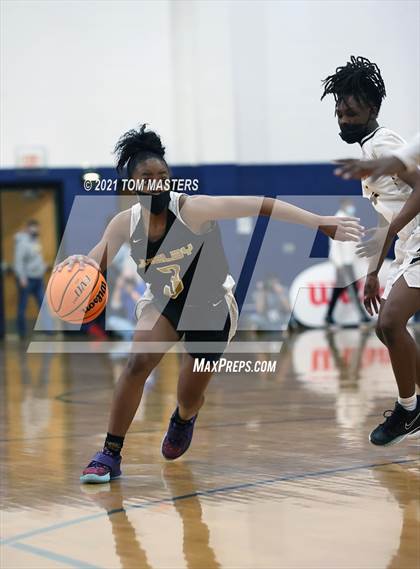 Thumbnail 2 in Shelby vs. Farmville Central (NCHSAA 2A Championship) photogallery.