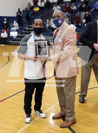 Thumbnail 3 in Shelby vs. Farmville Central (NCHSAA 2A Championship) photogallery.