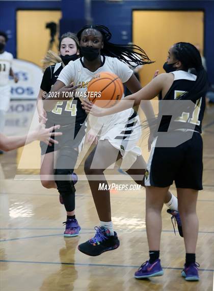 Thumbnail 2 in Shelby vs. Farmville Central (NCHSAA 2A Championship) photogallery.