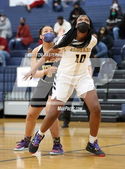 Thumbnail 3 in Shelby vs. Farmville Central (NCHSAA 2A Championship) photogallery.