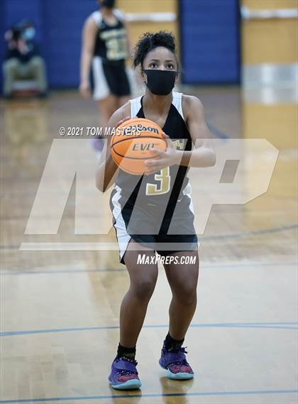 Thumbnail 3 in Shelby vs. Farmville Central (NCHSAA 2A Championship) photogallery.