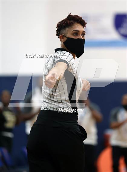 Thumbnail 1 in Shelby vs. Farmville Central (NCHSAA 2A Championship) photogallery.
