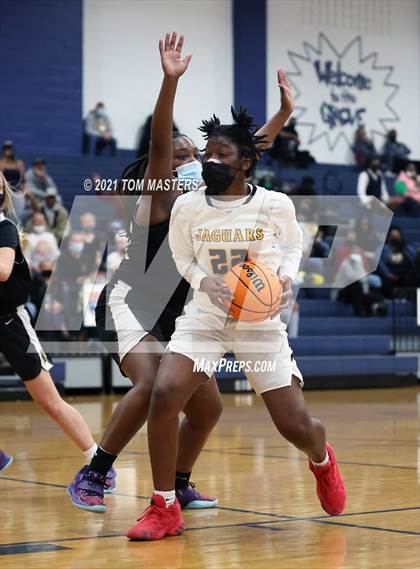 Thumbnail 3 in Shelby vs. Farmville Central (NCHSAA 2A Championship) photogallery.