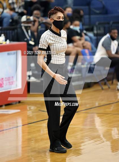 Thumbnail 3 in Shelby vs. Farmville Central (NCHSAA 2A Championship) photogallery.