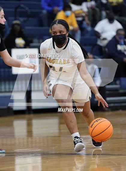 Thumbnail 2 in Shelby vs. Farmville Central (NCHSAA 2A Championship) photogallery.