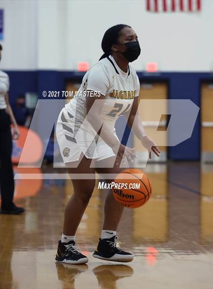 Thumbnail 3 in Shelby vs. Farmville Central (NCHSAA 2A Championship) photogallery.