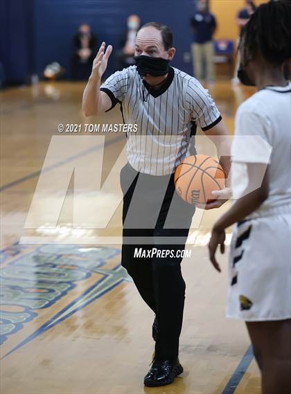 Thumbnail 3 in Shelby vs. Farmville Central (NCHSAA 2A Championship) photogallery.