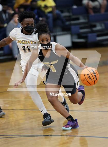 Thumbnail 1 in Shelby vs. Farmville Central (NCHSAA 2A Championship) photogallery.