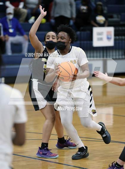 Thumbnail 3 in Shelby vs. Farmville Central (NCHSAA 2A Championship) photogallery.