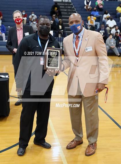 Thumbnail 2 in Shelby vs. Farmville Central (NCHSAA 2A Championship) photogallery.